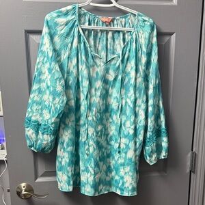 Elegant Turquoise Blouse with Pattern